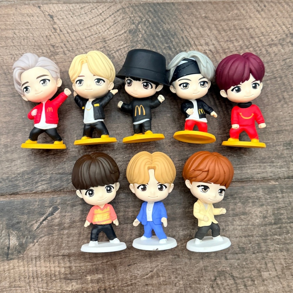 BTS TinyTAN McDonald's Dynamite Mini Figure Set 8pc,‎ Multicolor